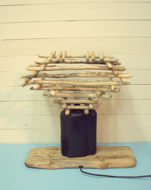 画像: 床置き型流木ランプ