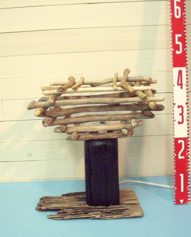 画像: 床置き型流木ランプ