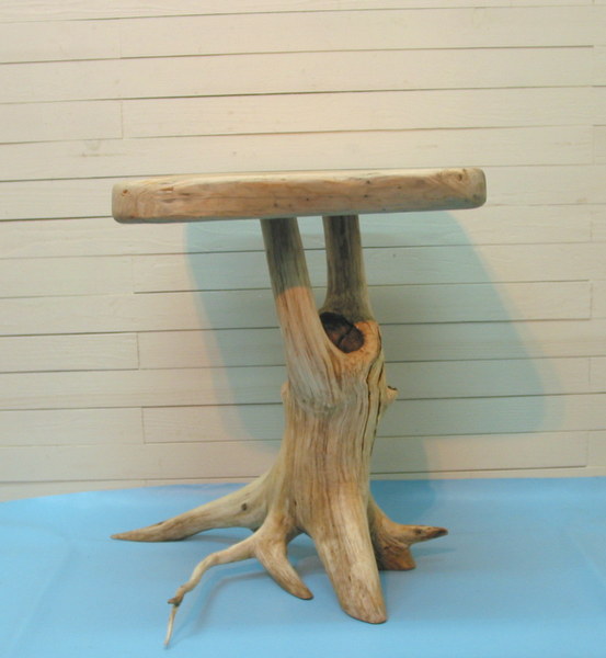 画像: 流木テーブル