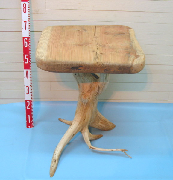画像: 流木テーブル