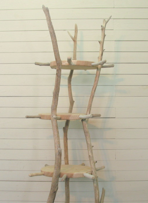 画像: 流木飾り棚付き　　　　　　　　　　　　　多目的ハンガースタンド　　　（タワータイプ）