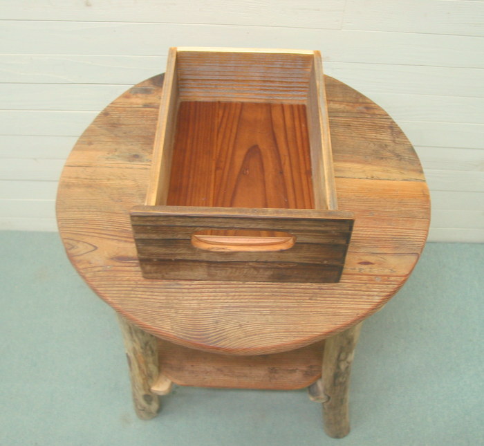 画像: 希少な古材を使ったレトロ風な引出し付きテーブルタイプ流木ディスプレイ棚
