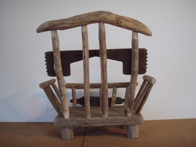 画像: 流木木イス型飾り台