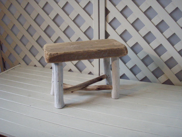 画像: 流木イス型飾り台